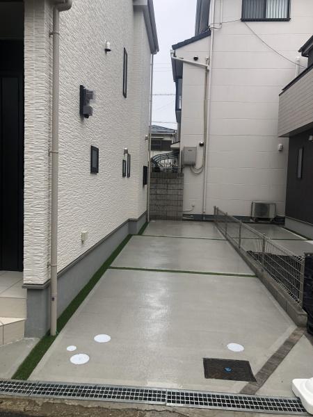 東大阪市大蓮東2丁目の新築一戸建(駐車場)