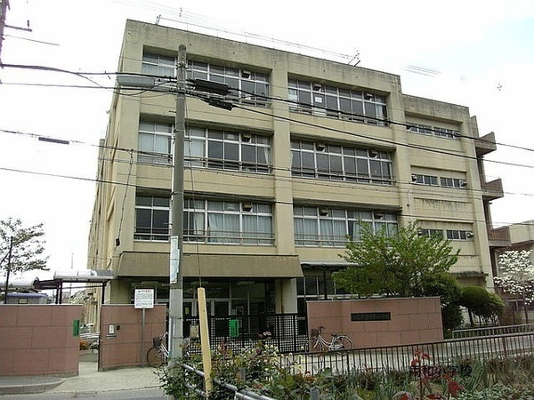八尾市萱振町３丁目の中古一戸建て(八尾市立用和小学校)