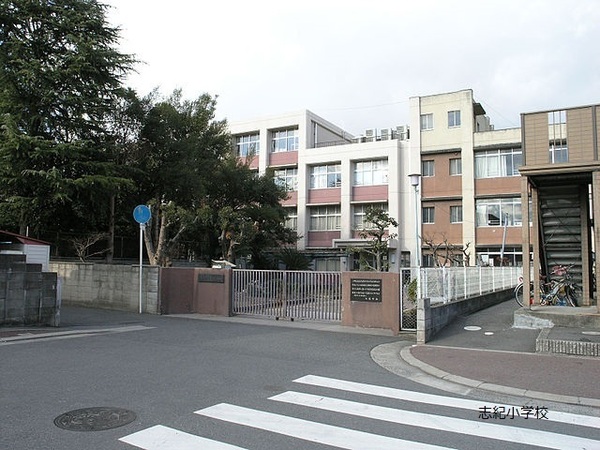 八尾市田井中２丁目の新築一戸建(八尾市立志紀小学校)