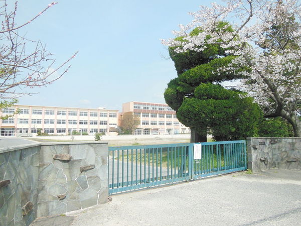 日進市藤塚7丁目の土地(日進市立日進中学校)