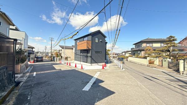 東郷町春木23-2期2号棟新築戸建全2棟