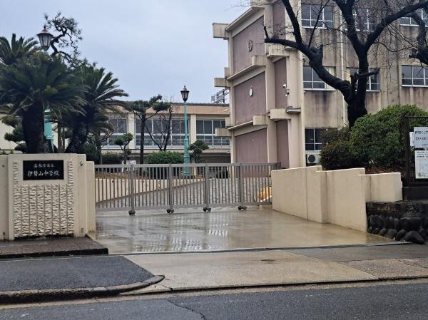 エスポア富士見(名古屋市立伊勢山中学校)