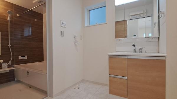 豊明市阿野町新切　1号棟新築戸建全3棟