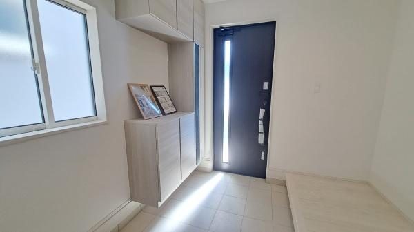 豊田市小坂町13丁目2号棟新築戸建全3棟(玄関)