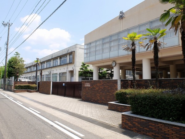 ユニーブル鹿山　中古マンション(名古屋市立滝ノ水中学校)