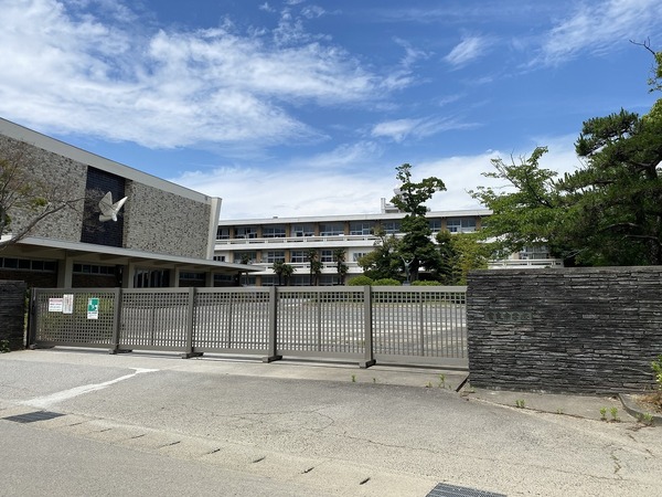 西尾市吉良町荻原一番割の土地(吉良中学校)
