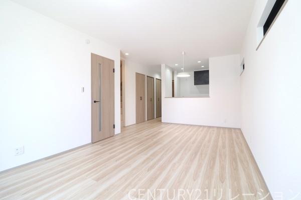 座間市東原2丁目の新築一戸建(リビング)