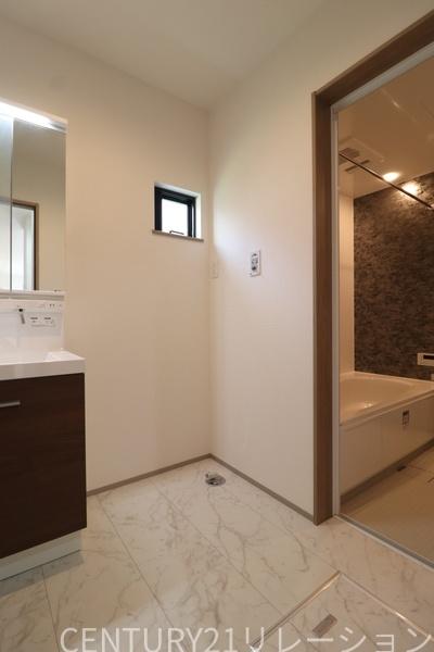 座間市東原2丁目の新築一戸建(洗面台・洗面所)