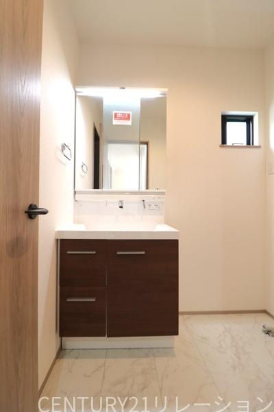 座間市東原2丁目の新築一戸建(洗面台・洗面所)