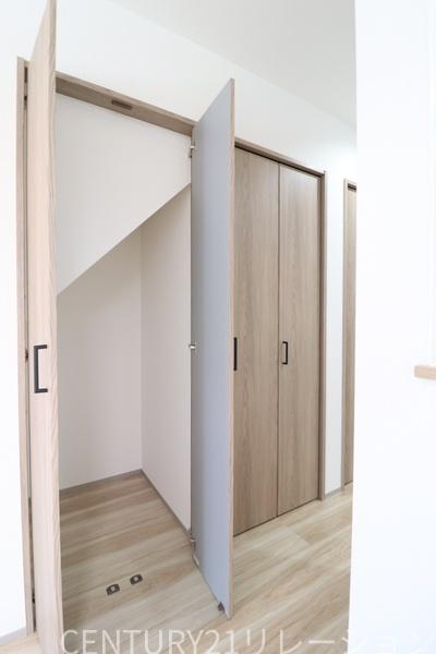 座間市東原2丁目の新築一戸建(収納)