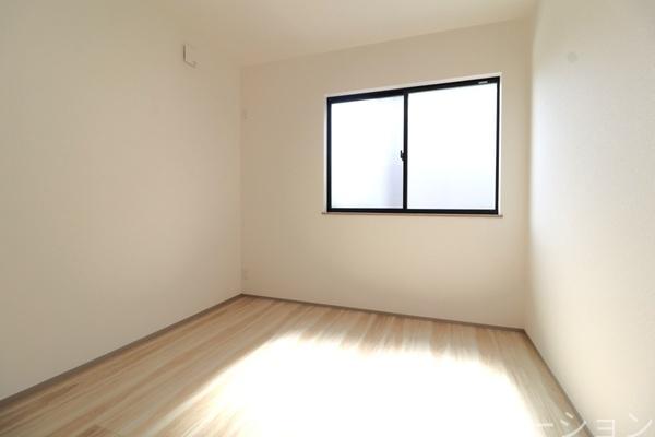 座間市東原2丁目の新築一戸建(洋室)