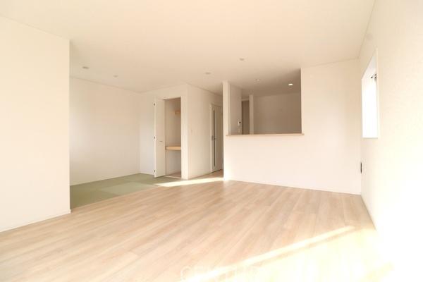 厚木市下荻野第17 新築分譲1号棟(リビング)