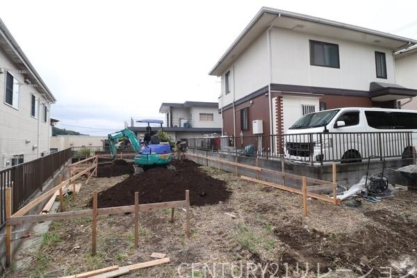 綾瀬市早川新築一戸建て(前面道路含む現地写真)