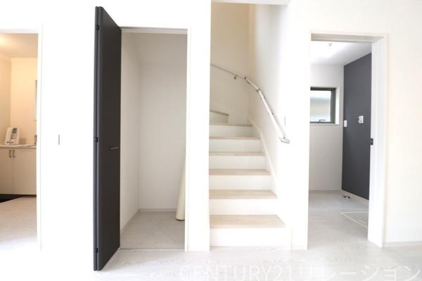 海老名市中野1丁目1期 新築分譲1号棟(収納)