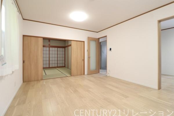 厚木市上荻野の中古一戸建て(リビング)