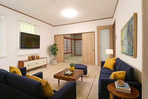 厚木市上荻野の中古一戸建て(リビング)