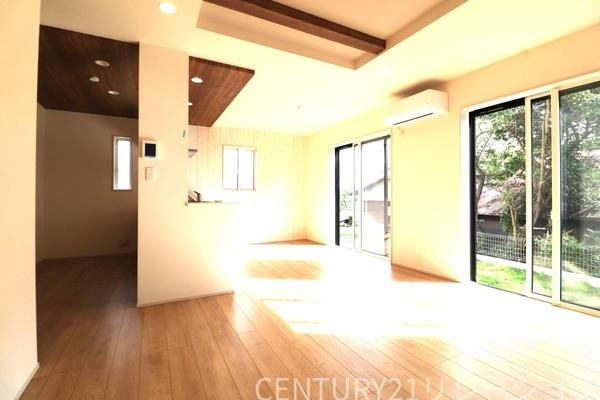 厚木市上荻野新築一戸建て(リビング)