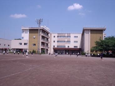 東建座間ハイツ1号棟(座間市立栗原中学校)