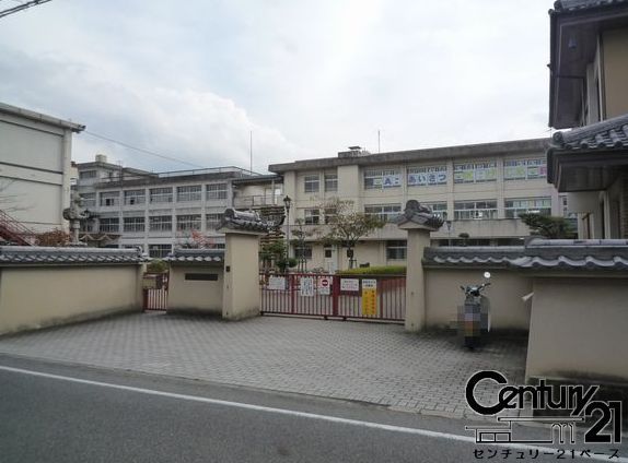 生駒郡斑鳩町龍田西３丁目の土地(斑鳩町立斑鳩小学校)