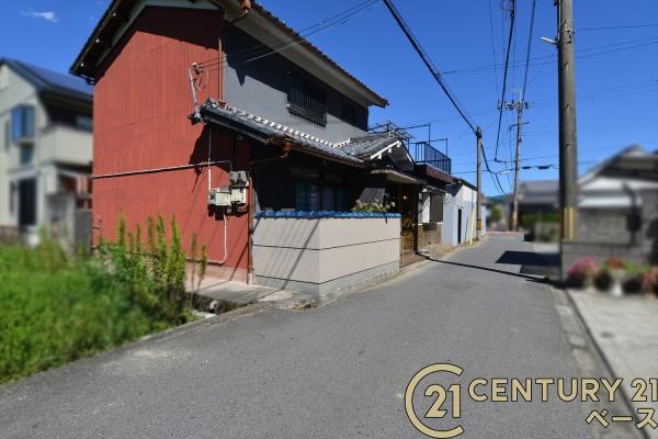 橿原市観音寺町の中古一戸建て(前面道路含む現地写真)