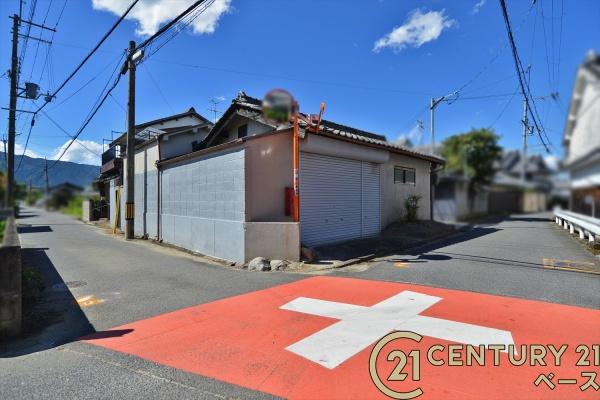 橿原市観音寺町の中古一戸建て(前面道路含む現地写真)