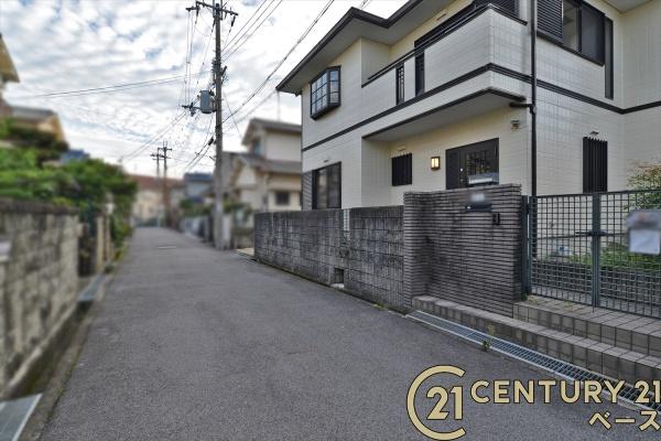 香芝市逢坂８丁目の中古一戸建て