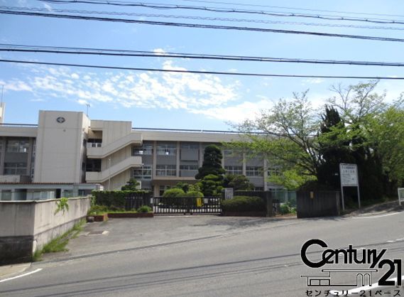 北葛城郡上牧町松里園3丁目の中古一戸建て(上牧町立上牧小学校)