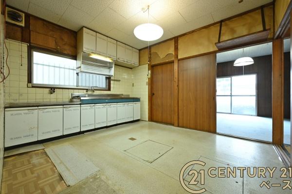 生駒郡斑鳩町興留６丁目　一戸建