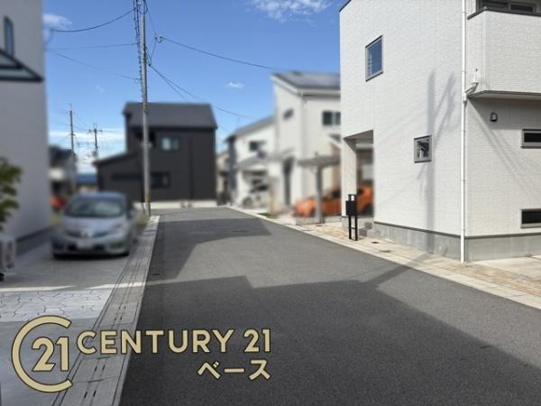 大和高田市中今里町の中古一戸建て(前面道路含む現地写真)