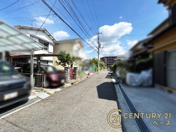 橿原市山之坊町の中古一戸建て(前面道路含む現地写真)