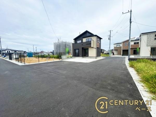 奈良市杏町1号棟/新築一戸建(前面道路含む現地写真)