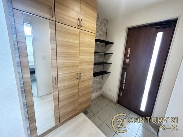 奈良市杏町2号棟/新築一戸建(玄関)