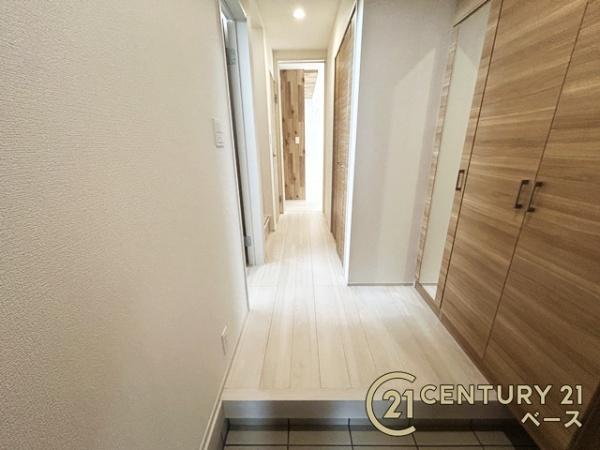 奈良市杏町2号棟/新築一戸建(玄関)