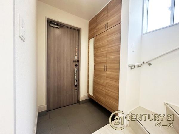 奈良市杏町4号棟/新築一戸建(玄関)