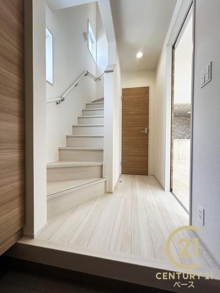 奈良市杏町4号棟/新築一戸建(玄関)