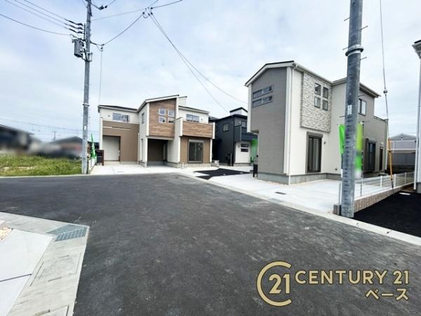 奈良市杏町4号棟/新築一戸建(前面道路含む現地写真)