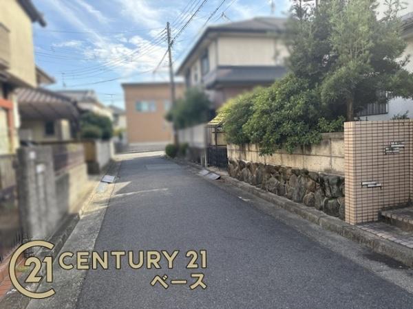 香芝市磯壁6丁目の土地(前面道路含む現地写真)