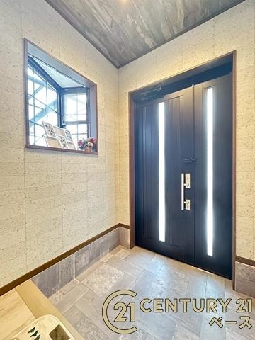 生駒市有里町の中古一戸建て(玄関)