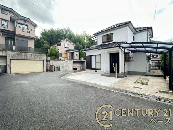 生駒市有里町の中古一戸建て(前面道路含む現地写真)