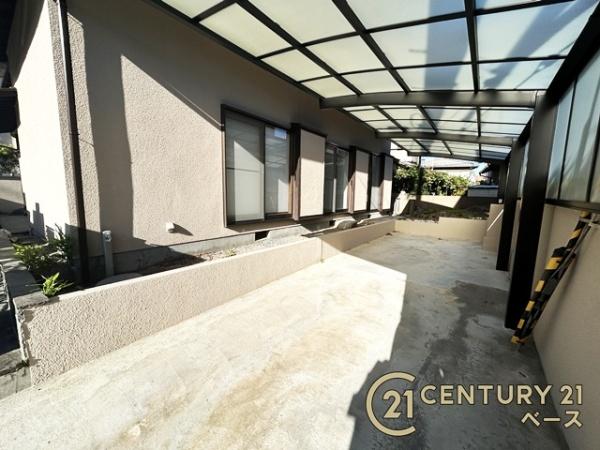 生駒市喜里が丘2丁目の中古一戸建て(駐車場)