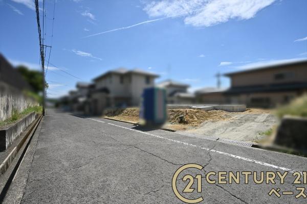 北葛城郡河合町広瀬台1丁目/新築一戸建(前面道路含む現地写真)