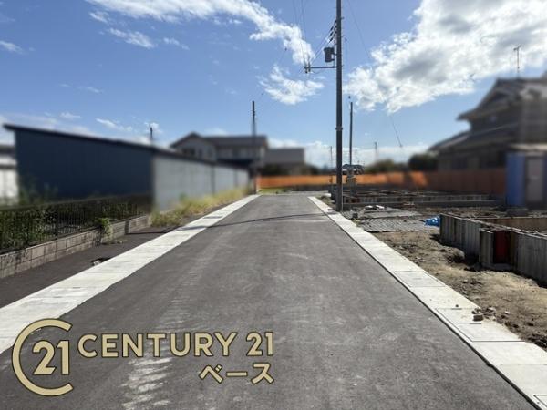 大和高田市西坊城2号棟/新築一戸建(前面道路含む現地写真)