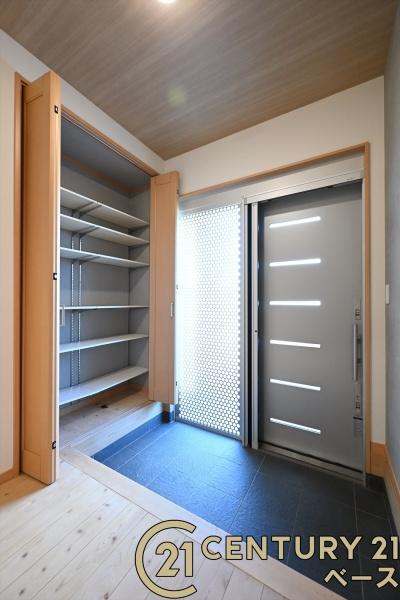 桜井市大字浅古の中古一戸建て(玄関)