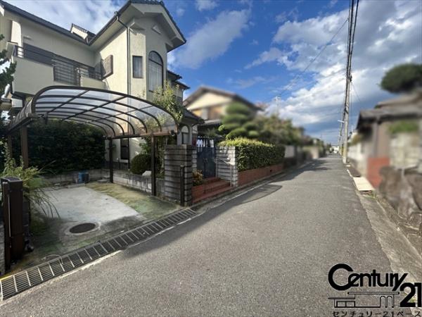 北葛城郡河合町泉台2丁目の中古一戸建て(前面道路含む現地写真)