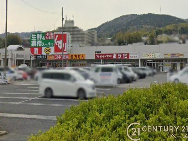 ローレルコート萩の台８号棟(生鮮＆業務スーパーボトルワールドOK南生駒店)