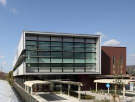 高槻市芝谷町の中古一戸建て(高槻市立服部図書館)