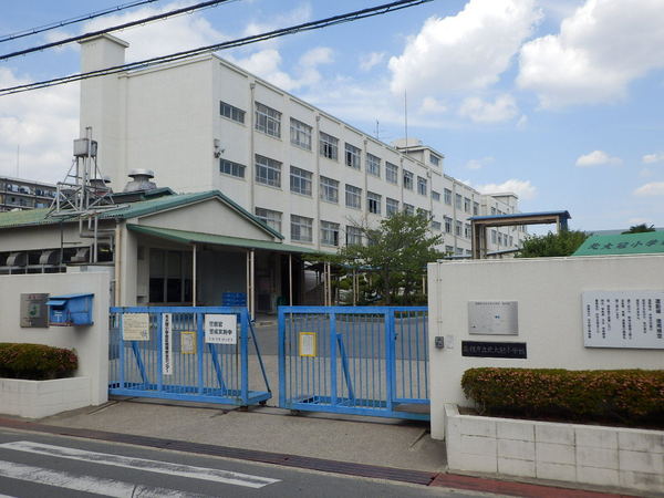 高槻市野田3丁目の土地(高槻市立北大冠小学校)
