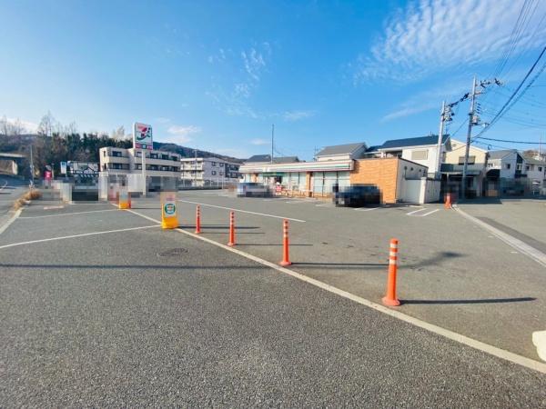 高槻阿武山二番街205号棟(セブンイレブン高槻奈佐原元町店)