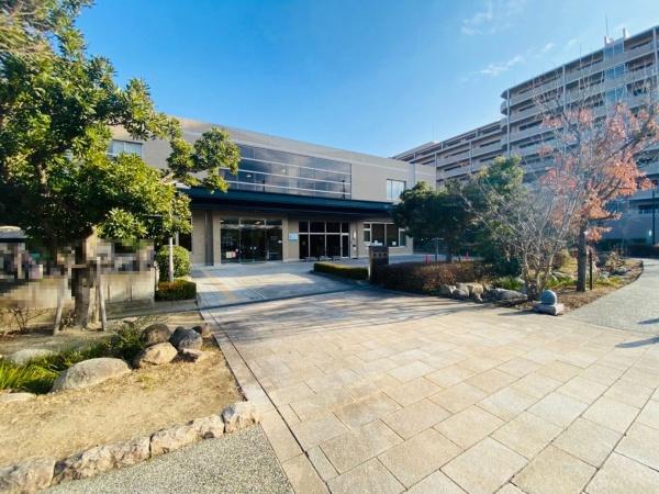高槻阿武山二番街205号棟(高槻市立阿武山図書館)
