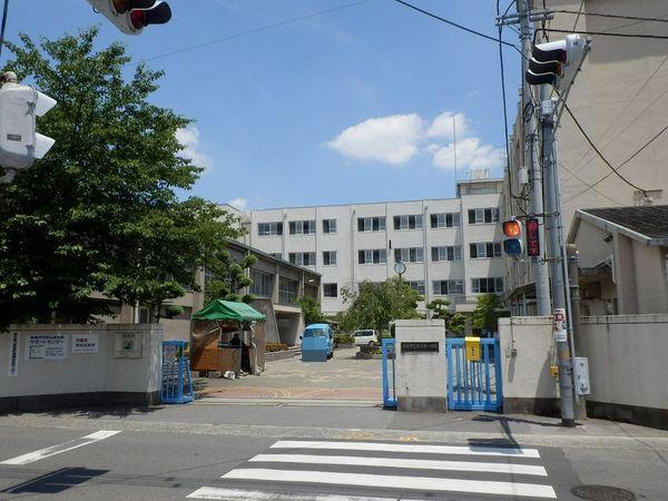 高槻市西冠１丁目の新築一戸建